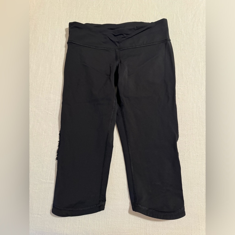 Lululemon cropped workout pants!